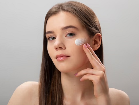 Sinar UV Merusak DNA Kulit? Ini Cara Tepat Memakai Sunscreen untuk Mencegahnya