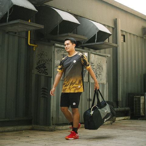 Sepatu ini multifungsi untuk sport badminton dan pas juga buat nongkrong. (Foto: Dok. Istimewa)