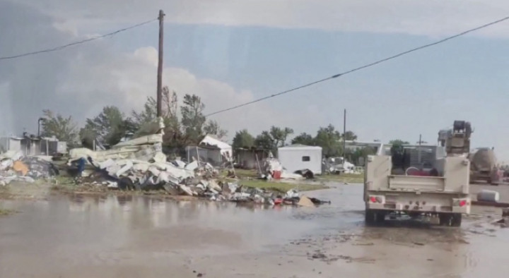 Tornado Merusak Texas, Tiga Dilaporkan Tewas dan 100 Terluka