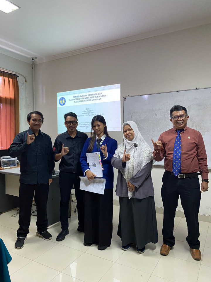 Kisah Sari, Mahasiswa Tuli UNY yang Berhasil Lulus Ujian Skripsi Prodi Pendidikan Seni Rupa