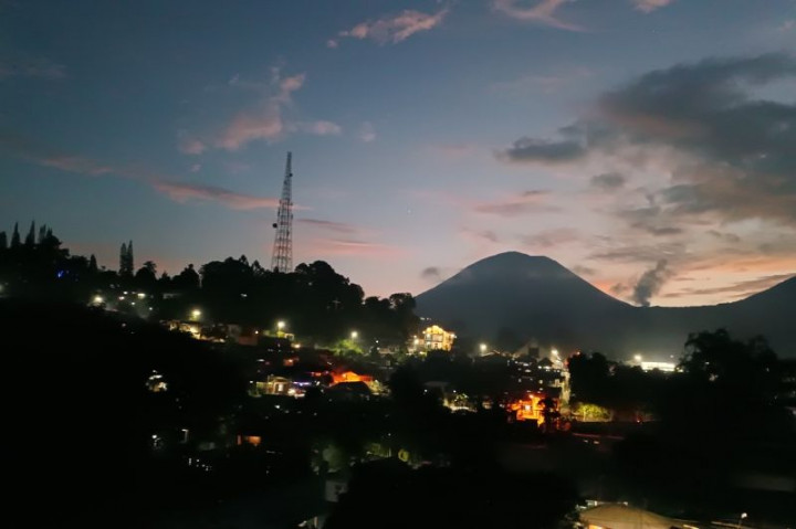 Warga Tomohon Diminta Waspadai Erupsi Gunung Lokon