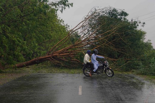 Topan Biparjoy Hantam India dan Perbatasan Pakistan