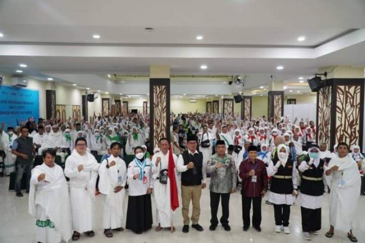 388 CJH Sulbar Berangkat ke Makkah Melalui Embarkasi Hasanuddin Makassar