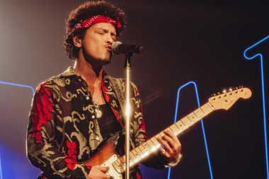 Konser Bruno Mars di Korea Bikin Para Idol K-Pop Tergila-gila