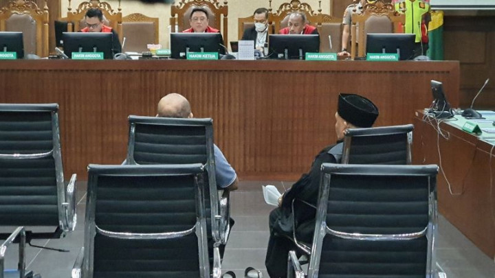 Nilai Suap Dibacakan Jaksa, Lukas Enembe Murka