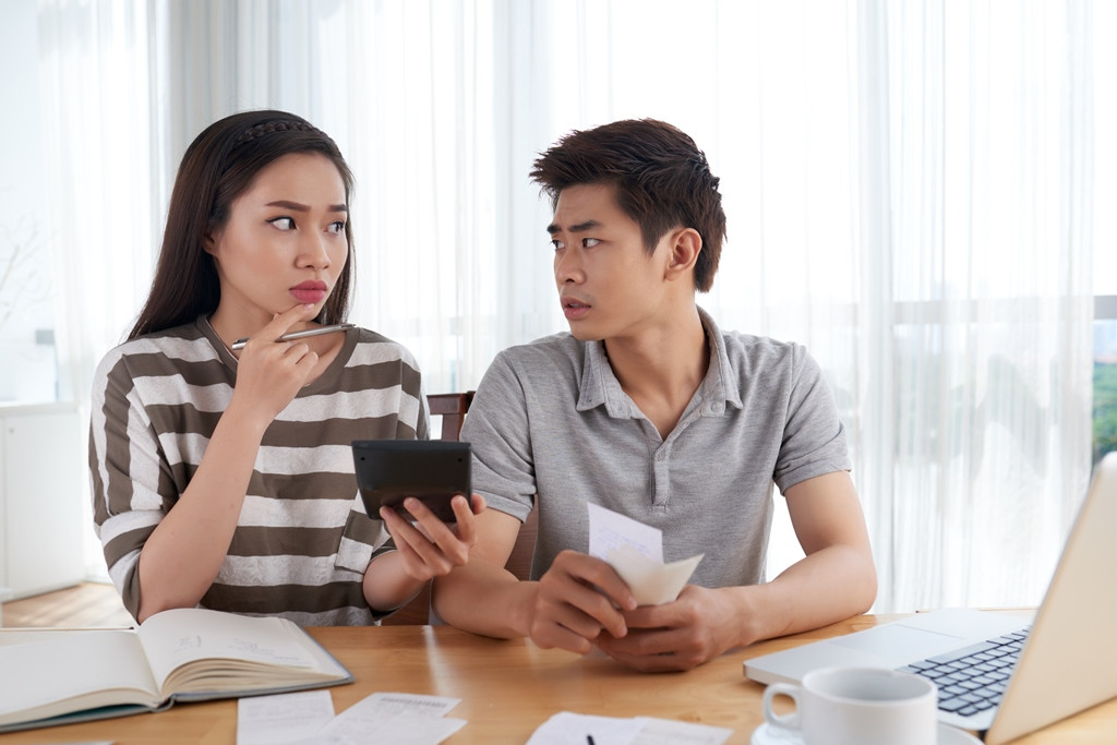 Mengatur keuangan rumah tangga dengan hemat dan anti boros adalah suatu keterampilan penting yang dapat membantu keluarga mengelola pendapatan dengan efisien (Foto:Freepik)