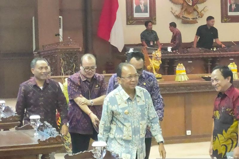 Larangan Mendaki Gunung Diprotes, Gubernur Bali Tak Bergeming