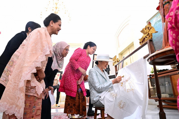 Iriana Ajak Permaisuri Masako Membatik hingga <i>Ngeteh</i> di Istana Bogor