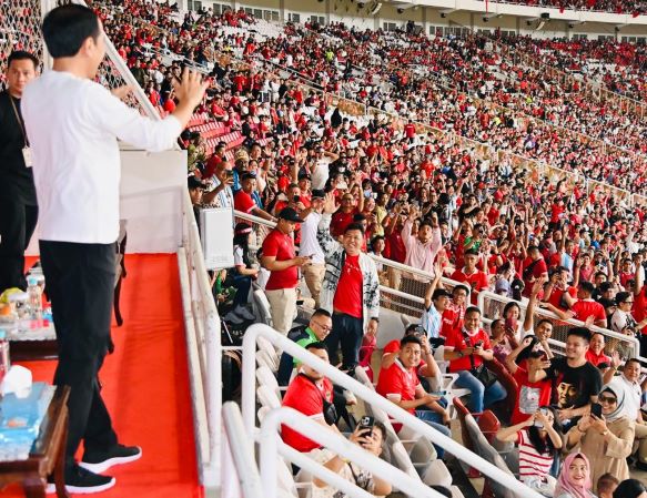 Presiden Joko Widodo (Jokowi) menyaksikan pertandingan Indonesia melawan Argentina di SUGBK, Jakarta. Dok Setpres