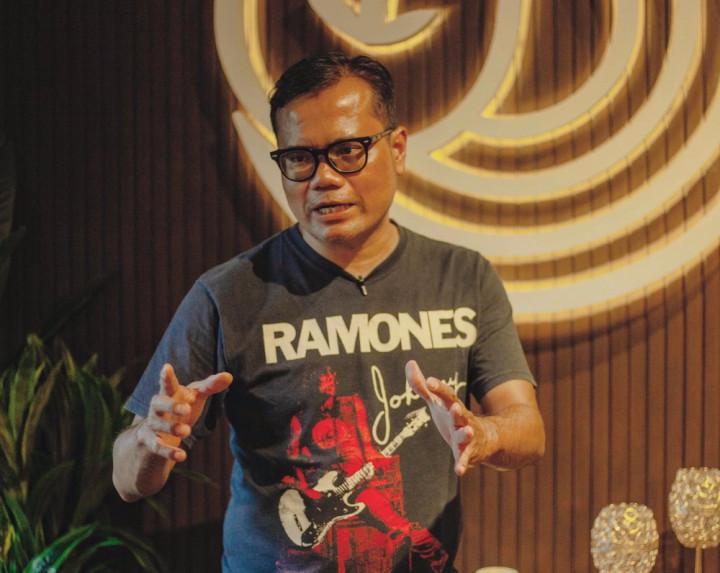 Jasa Raditya Dika di Karier Film Soleh Solihun