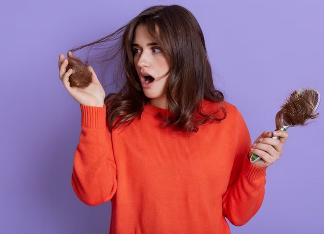 Rambutmu Rontok? Coba Kendalikan dengan 5 Trik ini