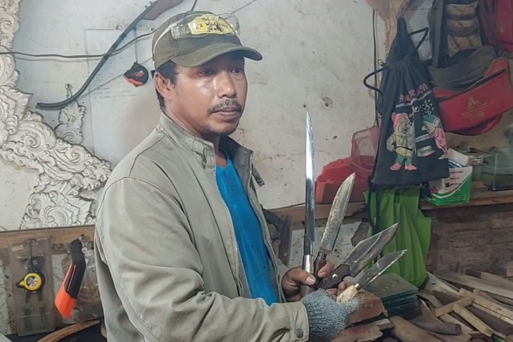 Jelang Idul Adha, Pengrajin Pisau Potong Banjir Pesanan
