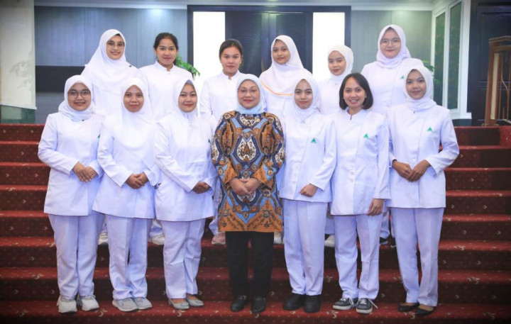 Menaker Lepas Keberangkatan Perawat Sektor Formal Pertama Kali ke Singapura