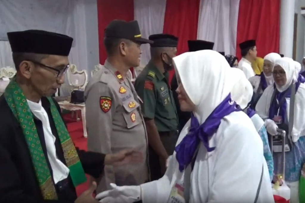 Jemaah Haji Tambahan di Majene Diberangkatkan ke Tanah Suci