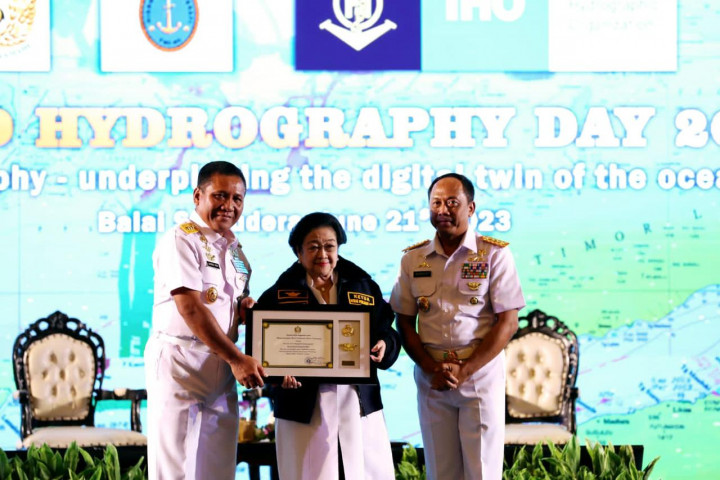 Ketua Dewan Pengarah BRIN Kantongi Brevet TNI AL