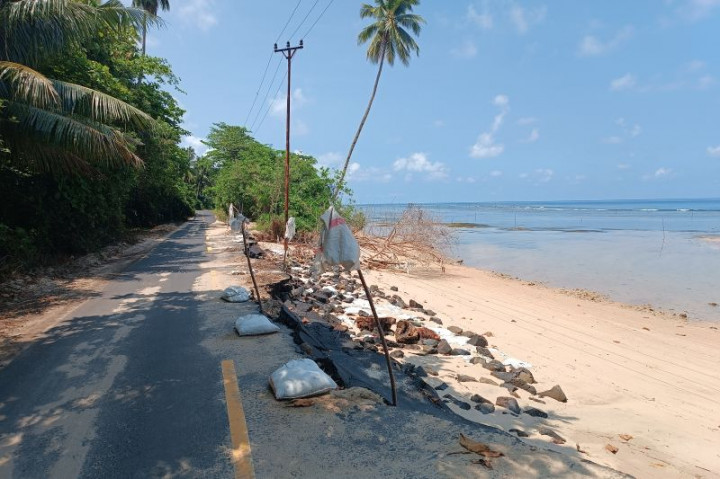 Abrasi Ancam Rusak Jalan di Pesisir Timur Minahasa
