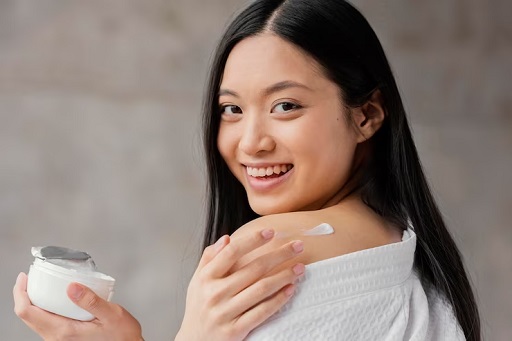 Produk perawatan kulit yang mengandung retinoid dapat membantu membalikkan photoaging pada kulit. (Foto: Ilustrasi. Dok. Freepik.com)