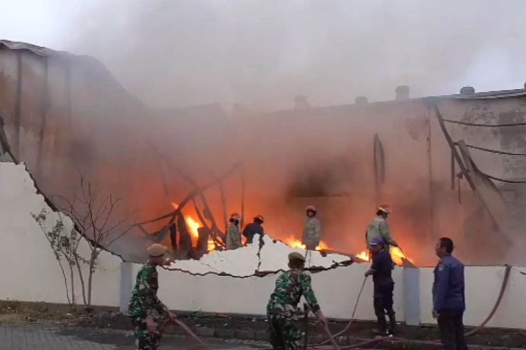 Pabrik Busa Kasur Terbakar, Karyawan Sempat Terjebak