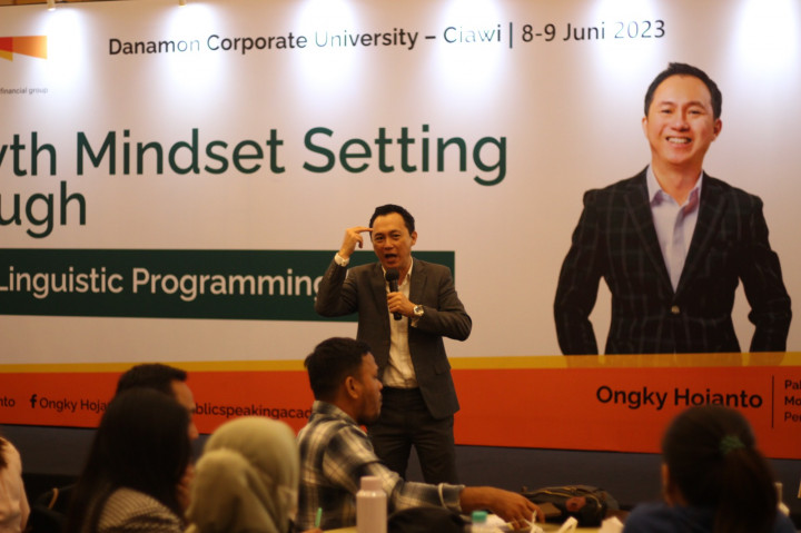 Kemampuan <i>Public Speaking</i> Bukan <i>Skill</i> Bawaan Lahir, Introvert pun Bisa Jago