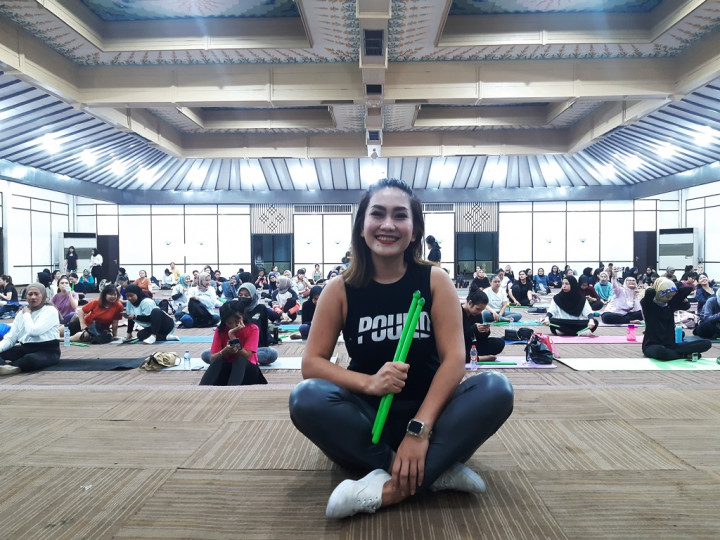 Kenalan dengan Hani Fitriani, si Ratu Toa GBK yang Rajin Gelorakan Olahraga Pound