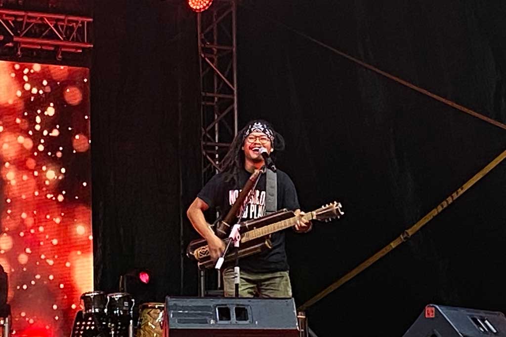 Rizal Hadi saat tampil di Rainforest World Music Festival (Foto: Medcom.id)