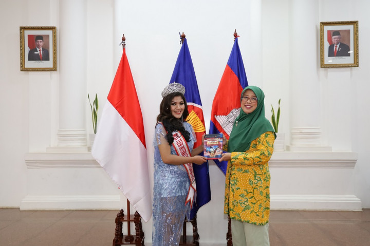Indonesia Raih Gelar Busana Nasional Terbaik di Miss Teen International Phnom Penh