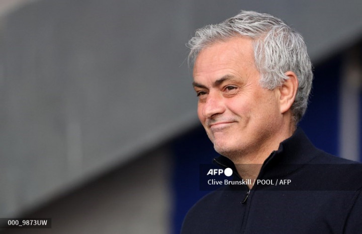 Totti Harap Mourinho Bertahan di Roma