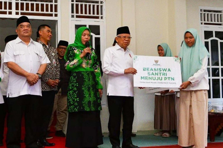 Kunjungi Pondok Pesantren Hajar Aswad, Wapres Serahkan Bantuan BAZNAS