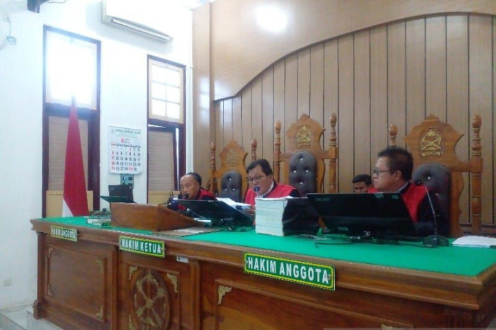 Bos Judi <i>Online</i> Apin BK Divonis 3 Tahun Penjara