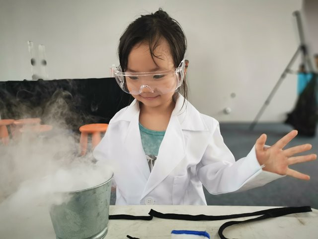 Survei PISA menemukan minat berkarier anak-anak Indonesia di bidang sains masih rendah. (Foto: Ilustrasi/Dok. Unsplash.com)