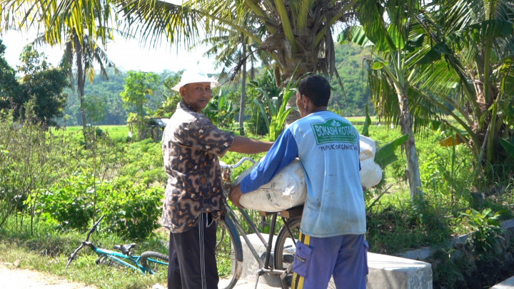 Bantuan JUT dari Kementan Disambut Suka Cita Petani di Lombok Barat