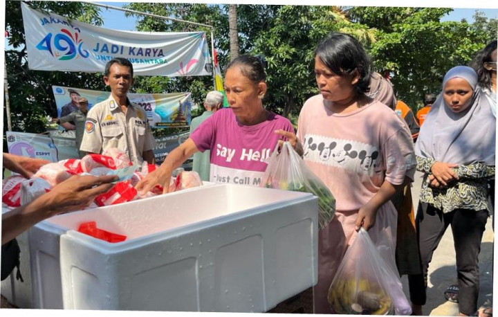 Tekan Harga Daging Ayam, Perumda Dharma Jaya Gelar Operasi Pasar