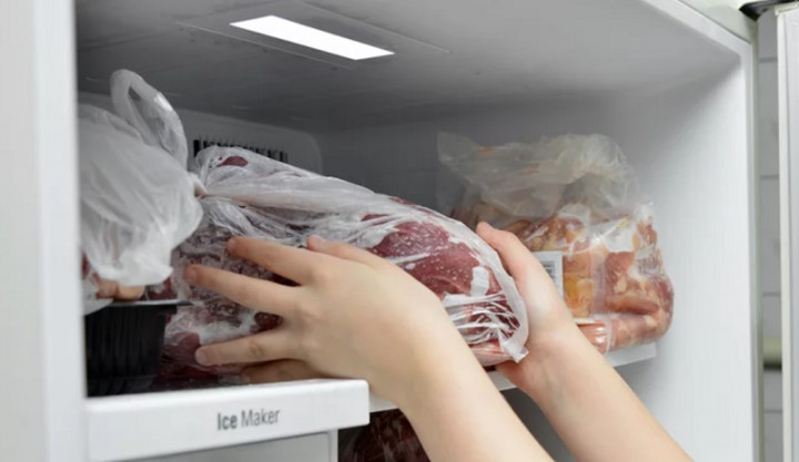 Perhatikan 4 Hal Ini saat Menyimpan Daging Kurban Kulkas Biar Tahan Lama