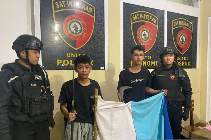 Polres Sukabumi Bekuk 2 Anggota Geng Motor Bawa Sajam di Malam Takbiran