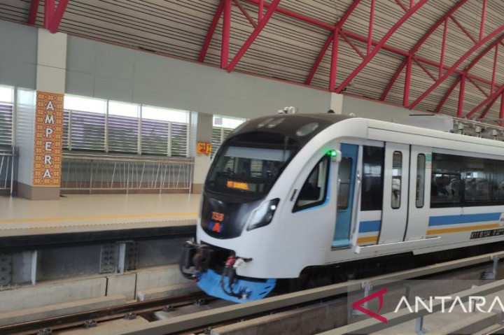 Peringati HUT Bhayangkara, Naik LRT Palembang Gratis