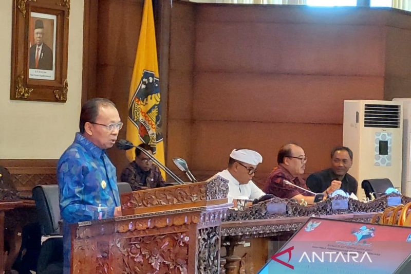 Wayan Koster Sayangkan Laju Pertumbuhan Penduduk Asli Bali Menurun