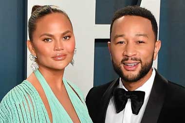 Chrissy Teigen dan John Legenda Sambut Kelahiran Anak Keempat Lewat Ibu Pengganti