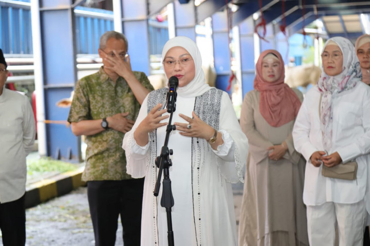 Menaker Ida Saksikan Penyembelihan 40 Hewan Kurban di Kantor Kemenaker