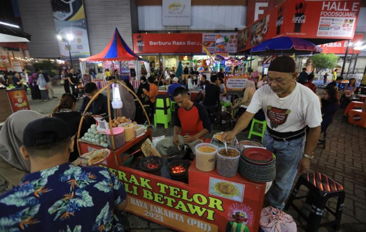 Berkah Melimpah Pedagang Kerak Telor di Jakarta Fair