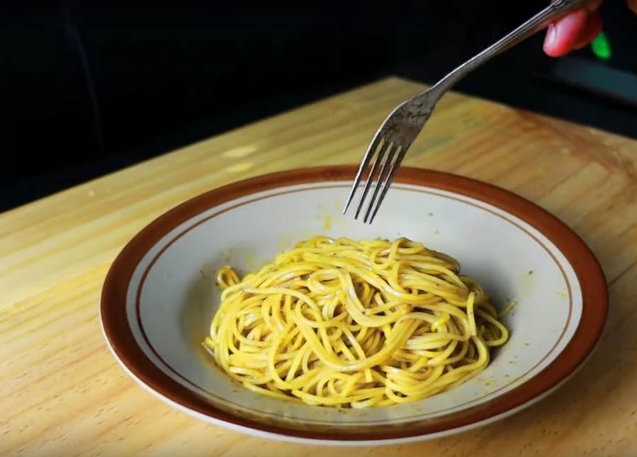 Tampilan Mie Oven. Foto: YouTube Pengintai Makanan