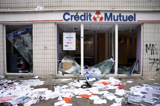 Demo Prancis Makin Panas, Toko-toko Dijarah