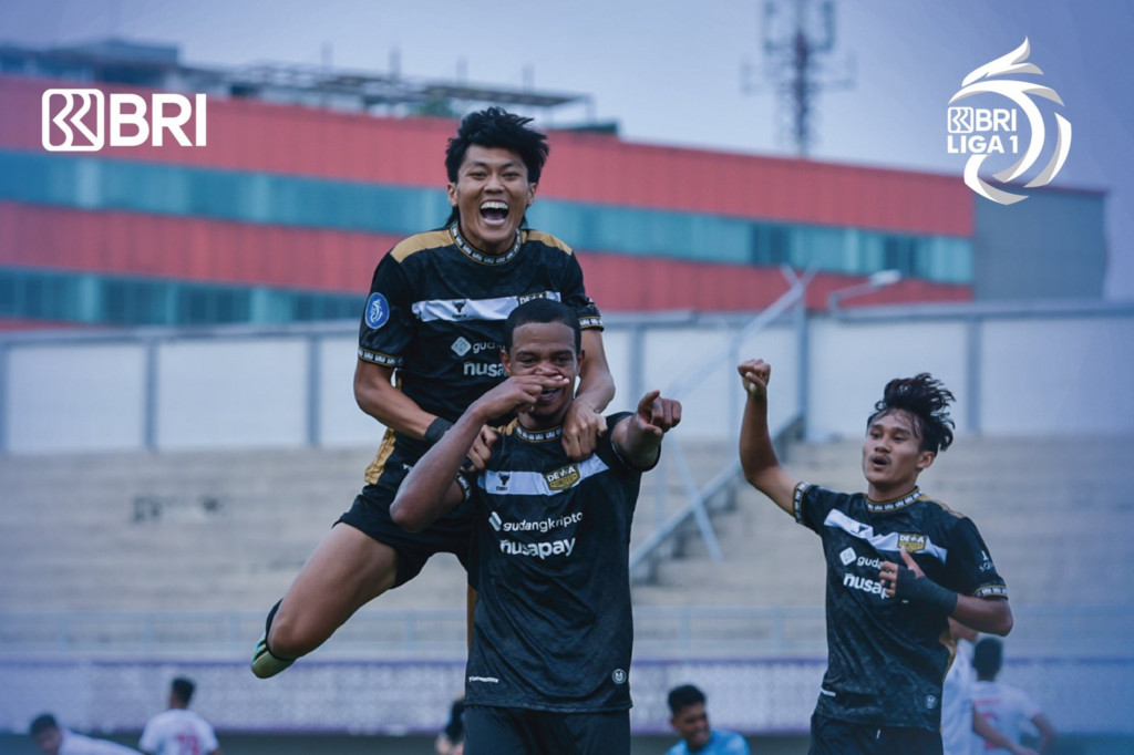 Selebrasi gol para pemain Dewa United. (Foto: Twitter BRI Liga 1)