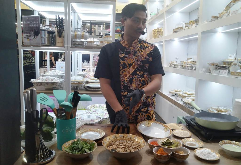 Vicenza gelar lelang produk dan demo masak di Jakarta Fair 2023. (Foto: Medcom/Patrick Pinaria)