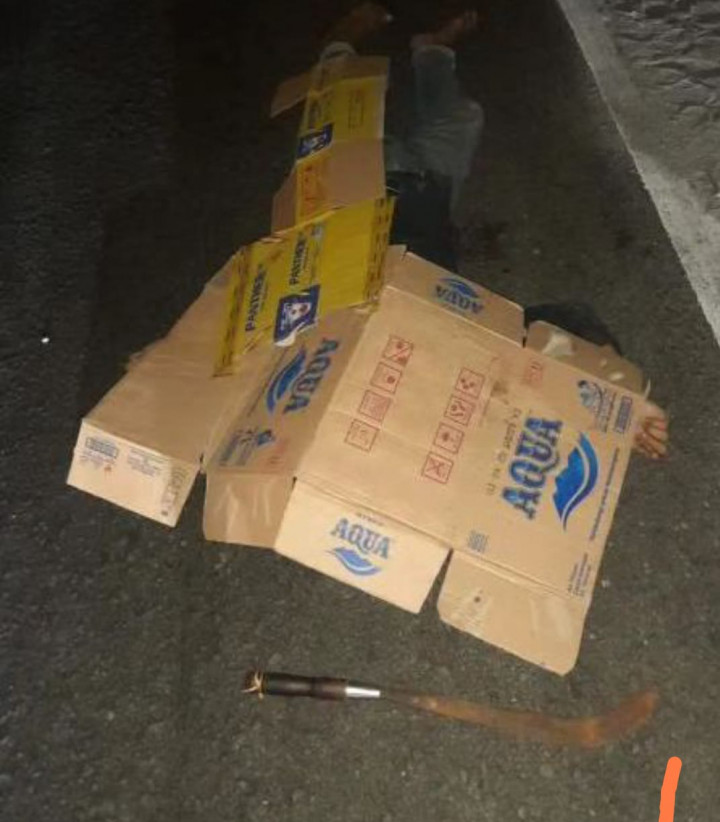 Viral, Mayat Diduga Pelaku Begal Tergeletak di Jalan Layang Koja