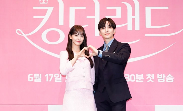 <i>Cihuy</i>, YoonA SNSD dan Junho 2PM Digosipkan Pacaran