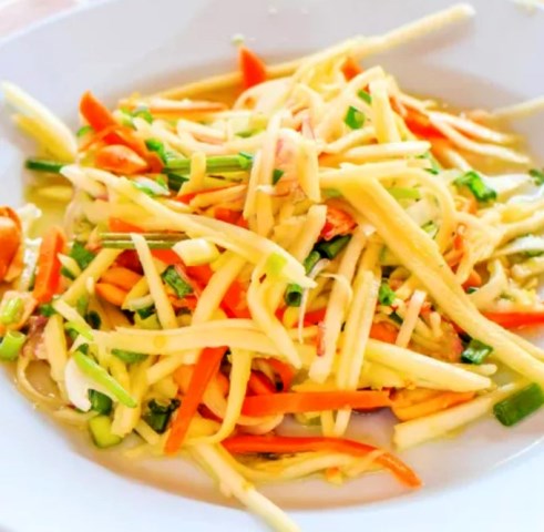 Salad Mangga ala Thailand, Segarnya Bikin Ketagihan