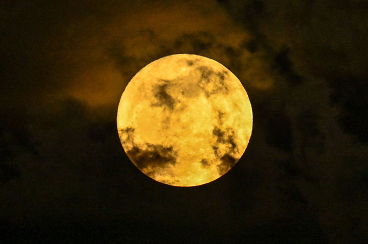 Melihat Fenomena Supermoon Pertama Tahun 2023