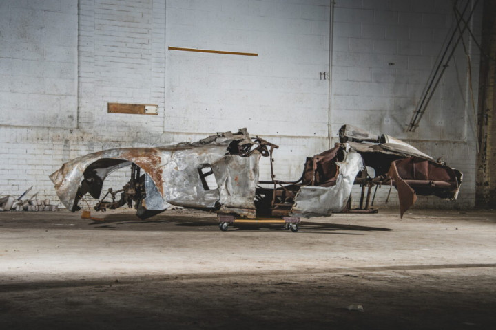 Meski Sudah Jadi Bangkai, Mobil Ini Tetap Mahal