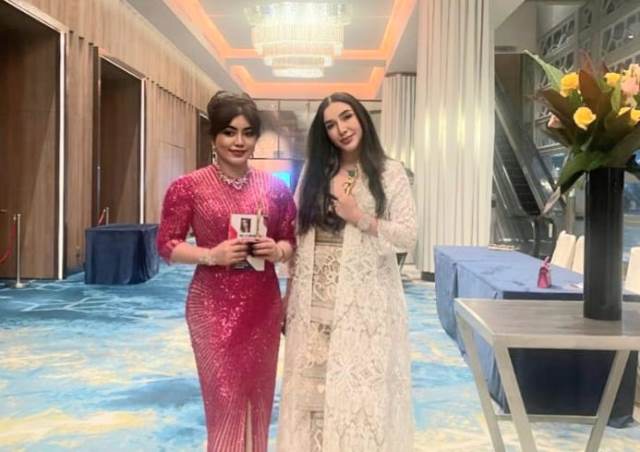 Prof. Deby Vinski raih penghargaan The Queen of Stem Cell di Singapura. (Foto: Dok. Istimewa)