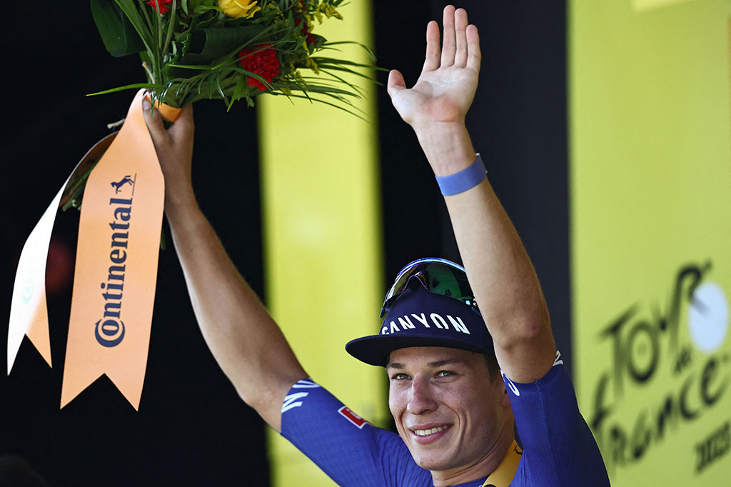 Foto Terpopuler: Philipsen Juara Etape 3 Tour de France hingga Jokowi Kunker ke Australia